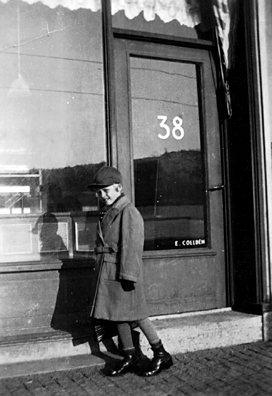 Photo of Dollan Rinell Outside of Hella's Hembagerei, Goteborg, Sweden, circa 1937