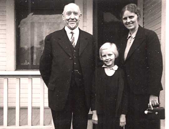 Photo of Hellen's Uncle Svante together with Dollan and her mother Hellen Riinell, Seattle, 1983.